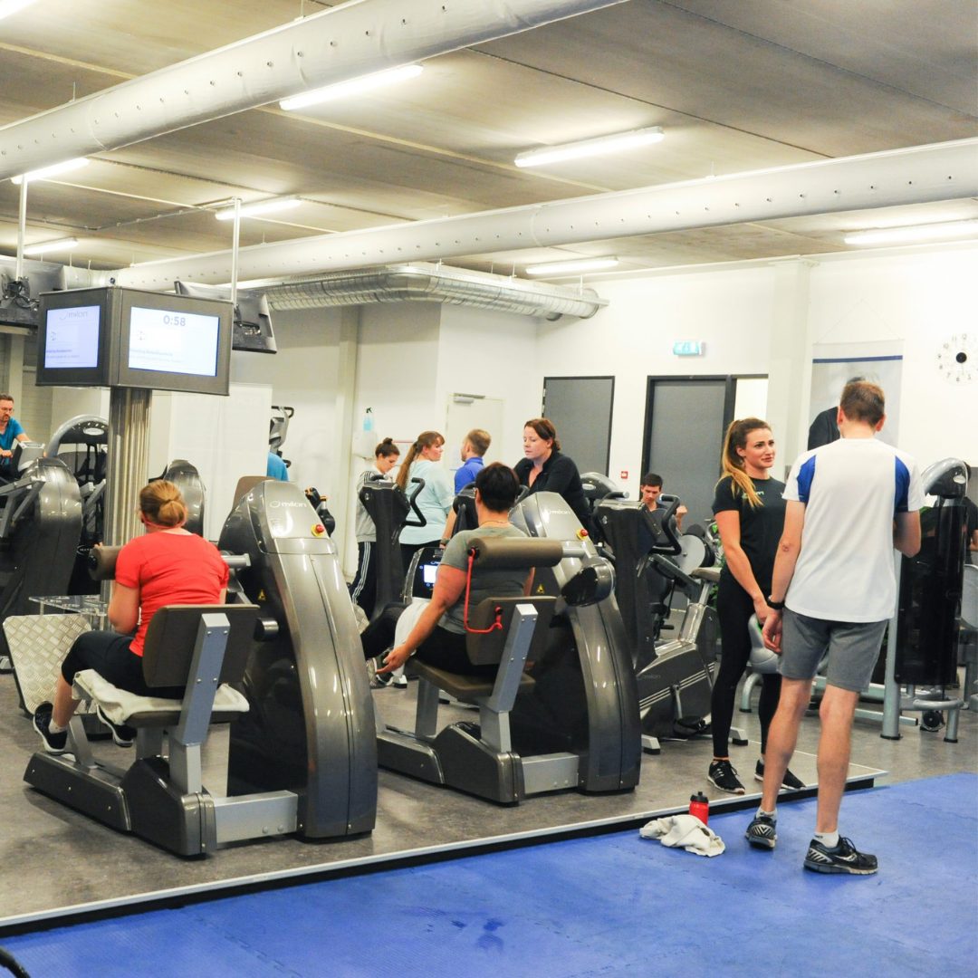 fitnessen voor beginners die hun cardio en lenigheid met plezier willen verbeteren