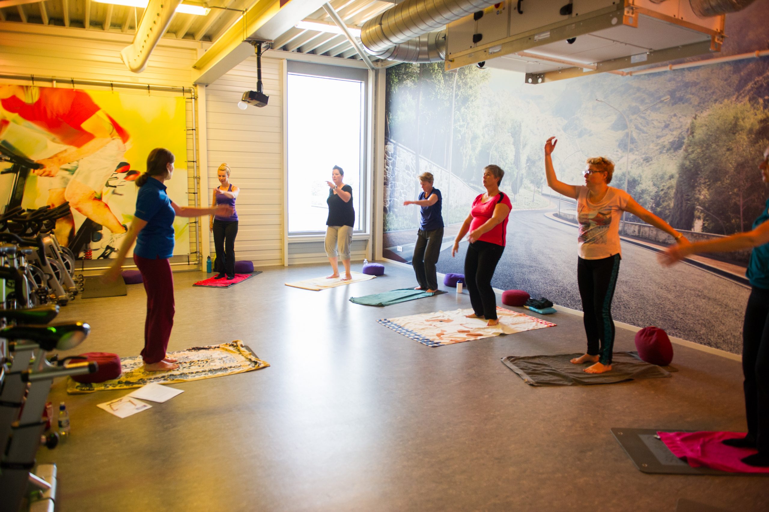 in deze yogalessen met ervaren instructeurs en workout staat trainen op je eigen niveau centraal