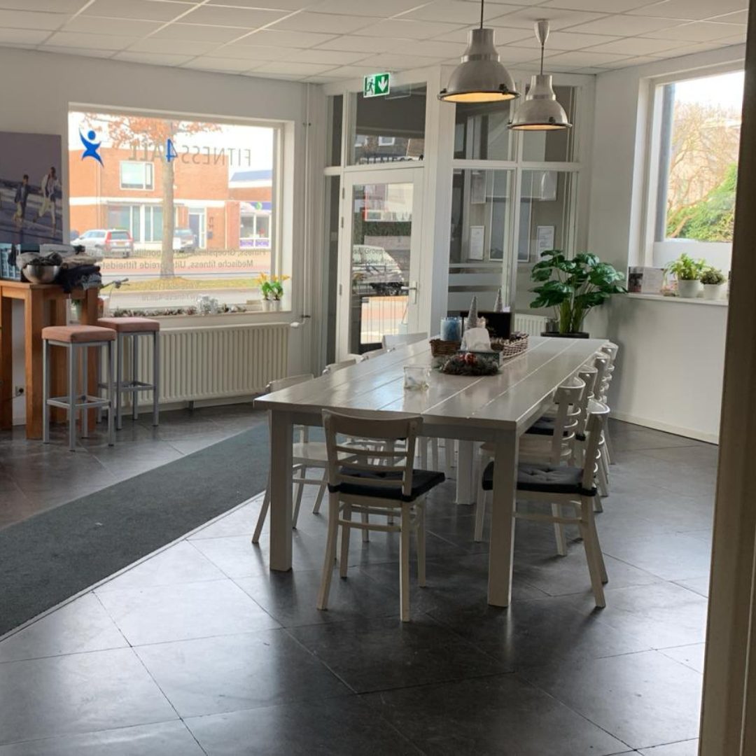 onze trainers helpen voornamelijk de gezellige sfeer verbeteren in onze health club (2)